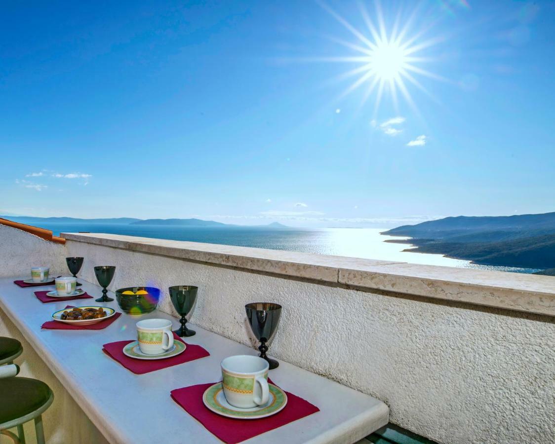 Apartments Iris Rabac Εξωτερικό φωτογραφία