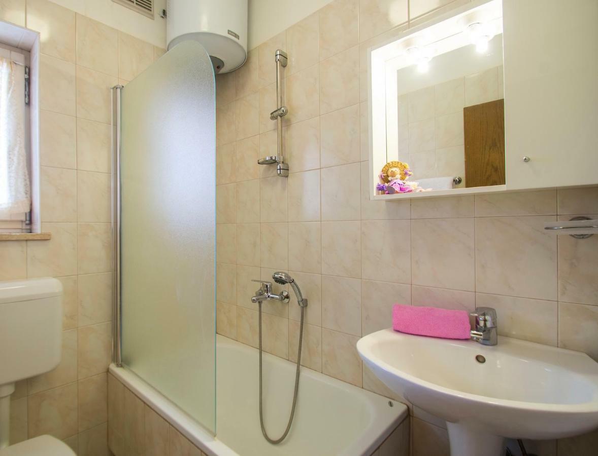 Apartments Iris Rabac Εξωτερικό φωτογραφία